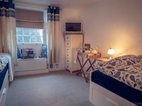 Stone's Throw 4*
